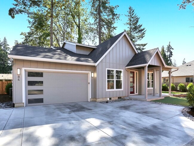 Building Photo - 84 SW Meadow Dr