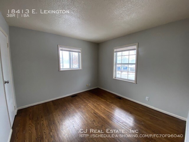 Foto del edificio - 18413 Lexington Rd