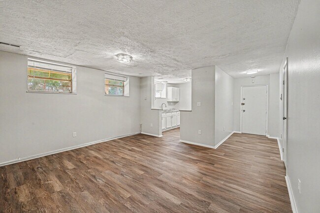 Building Photo - 566 Glenwood Ave
