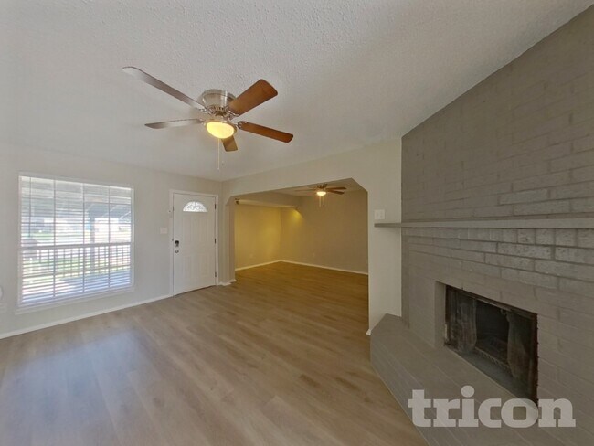 Foto del edificio - 5005 Coronet Ct