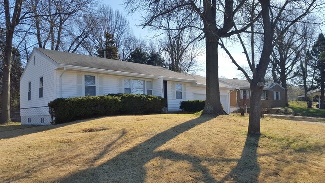 Building Photo - 5904 Sheriton Dr