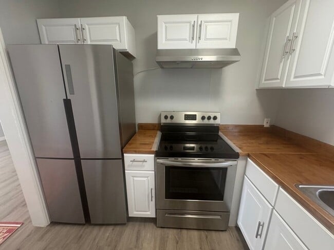 Building Photo - 3 bedroom, 1 bath Single Family Home