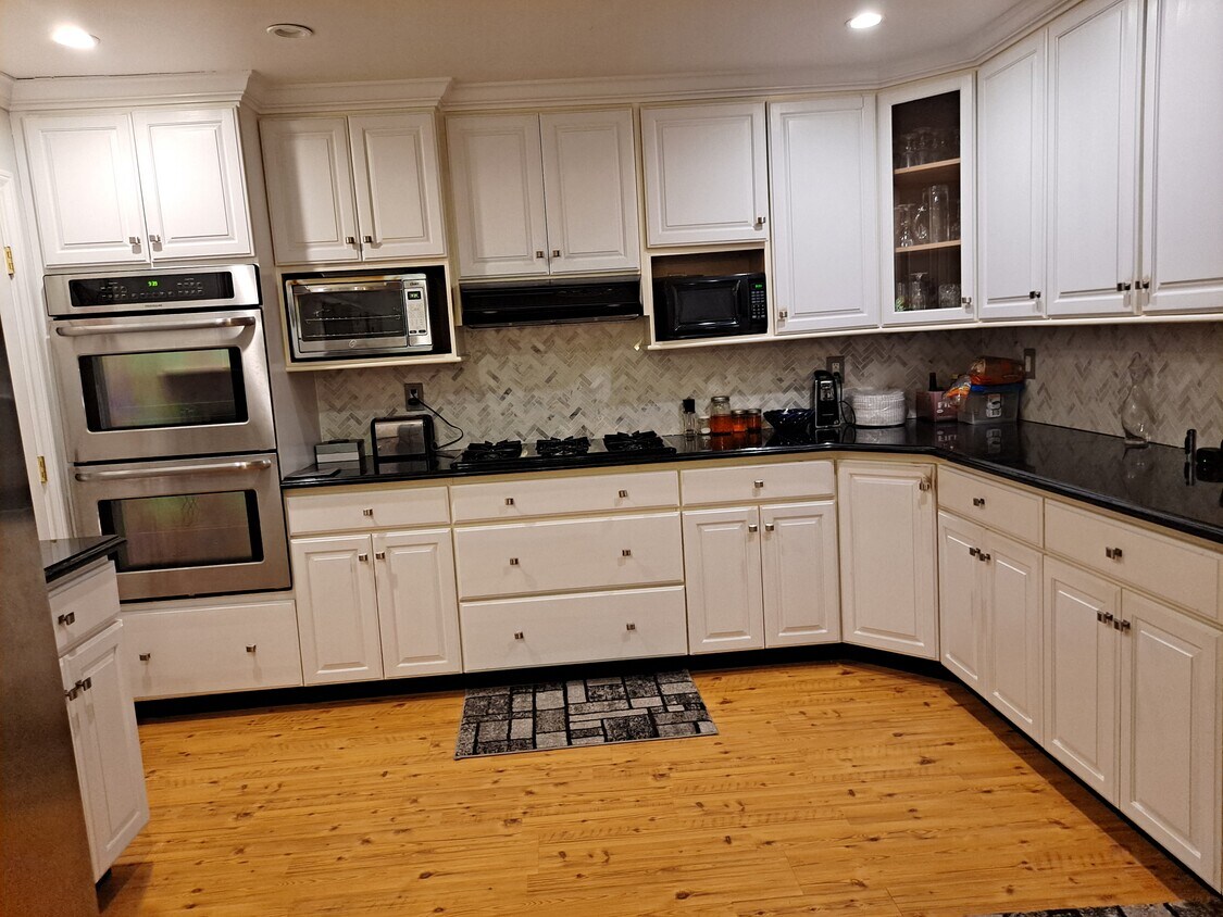 Kitchen - 3023 Stimson Ave