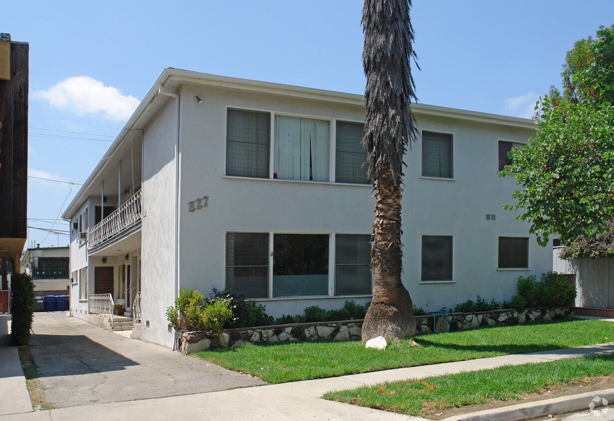 Primary Photo - 827 Westmount Dr