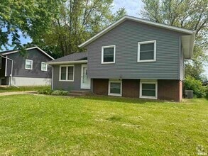 Building Photo - 1841 Valley Dr