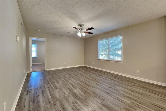 Building Photo - 748 Dillon Dr