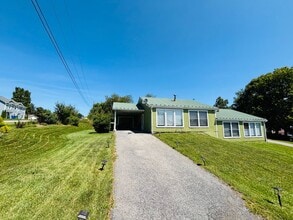 Building Photo - 400 Wakeman Ct NE