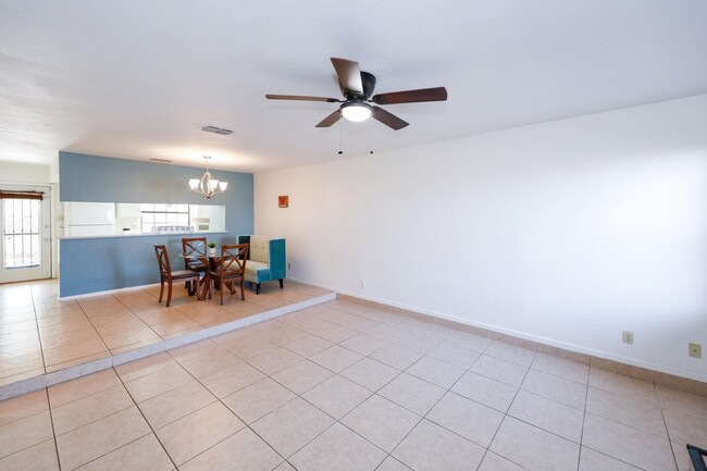 Foto del edificio - 5500 McPherson Rd