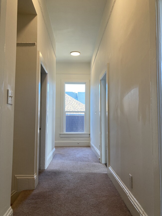 Building Photo - 307 5th Ave