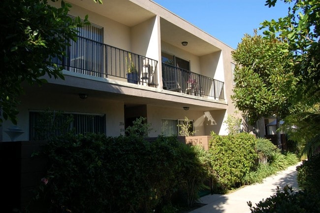 Building Photo - La Gaviota Ventura