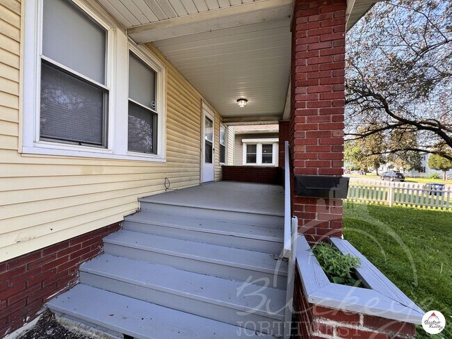 Building Photo - 3 Bed Home - West Toledo