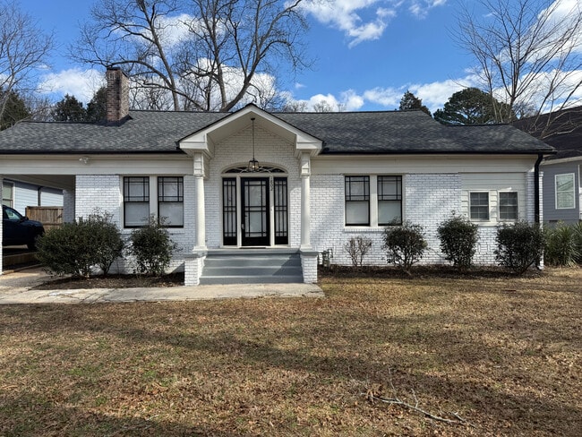 Building Photo - Room in House on Evans Dr SW