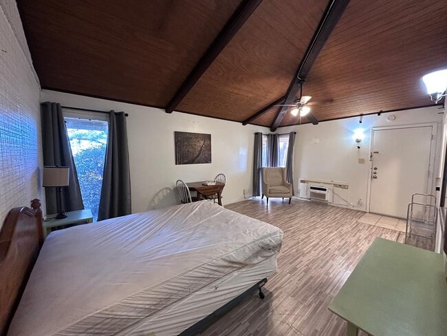 Building Photo - 126 Conference Dr