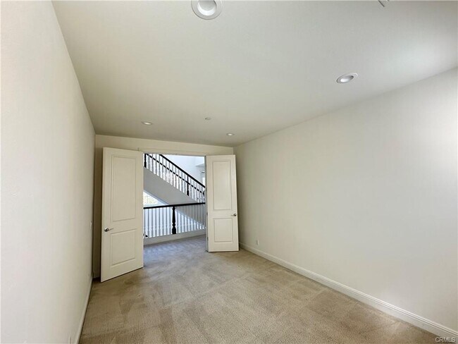Building Photo - 5 Zion Dr