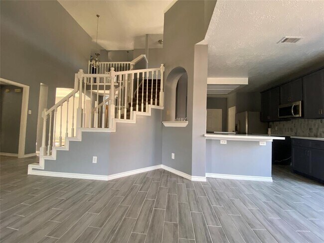 Building Photo - 7214 Oak Walk Dr