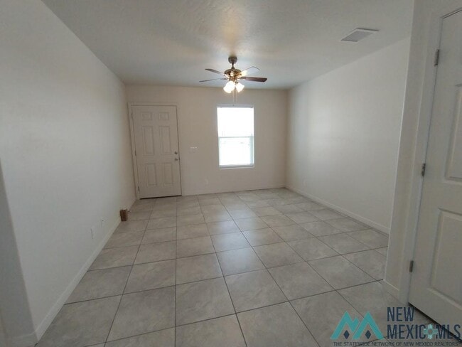 Building Photo - 825 E Orange St