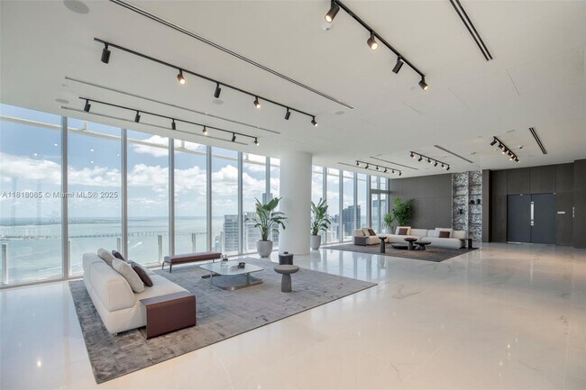 Foto del edificio - 300 Biscayne Blvd Way
