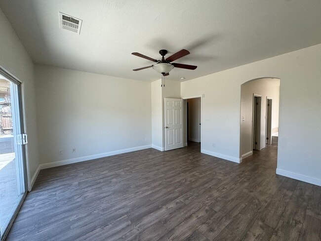 Building Photo - Beautiful 4 Bedroom in NW!