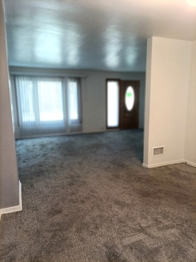 Building Photo - 11 Dunlap Rd