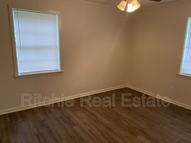 Foto del edificio - 106 Hillcrest Rd