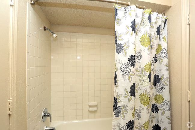 2BR - 1085SF - Bathroom - Belmont Park Townhomes