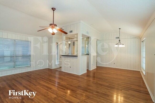 Foto del edificio - 613 W Castle Harbour Dr