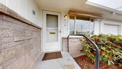 Building Photo - 914 Columbia Ave