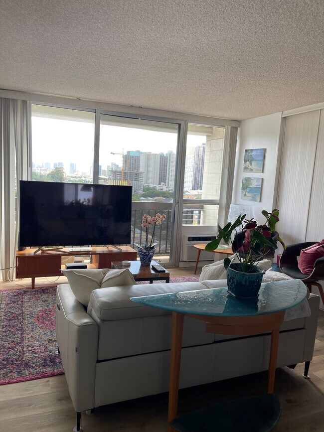 Building Photo - 1425 Liliha St