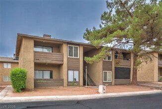 Building Photo - 4571 Carriage Park Dr