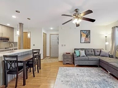 Building Photo - 1551 W Crystal Rock Ct