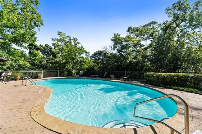 Foto del edificio - 6591 Bayou Glen Rd