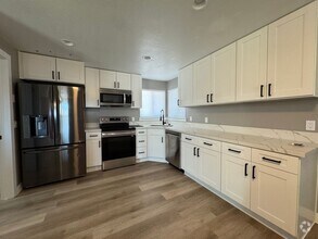 Building Photo - 11870 Chesapeake Dr