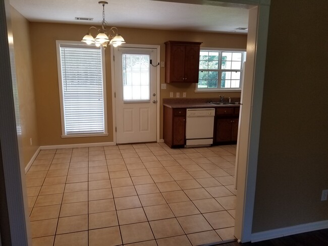 Building Photo - 4242 Lightsey Rd