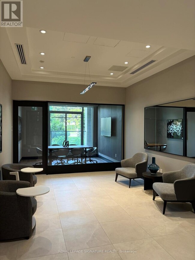 Building Photo - 293 The Kingsway