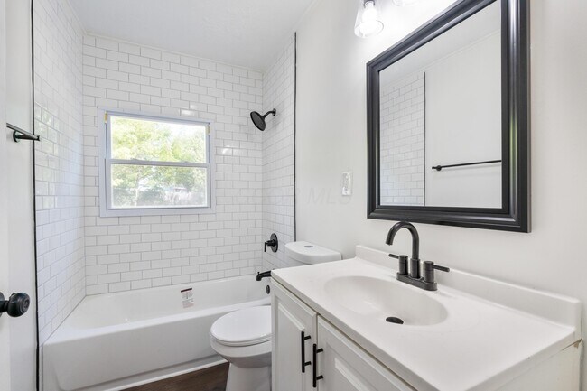 Building Photo - 2778 Grasmere Ave