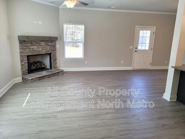 Foto del edificio - 356 Hidden Creek Ln