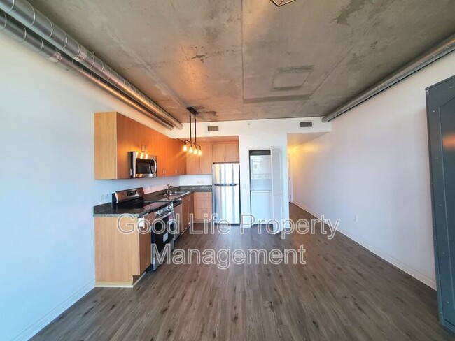 Building Photo - 1080 Park Blvd
