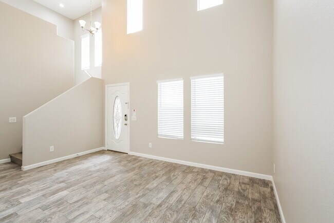 Building Photo - 5325 N Chino Heights St