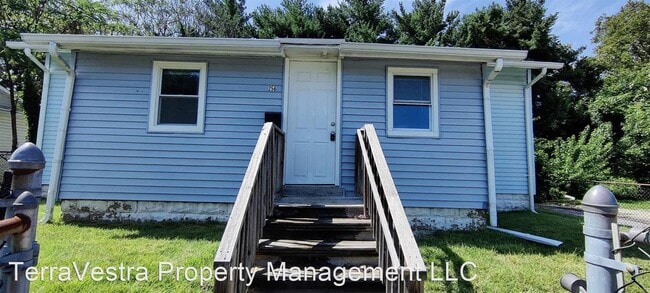 Building Photo - 3 br, 1 bath House - 256 Birch St
