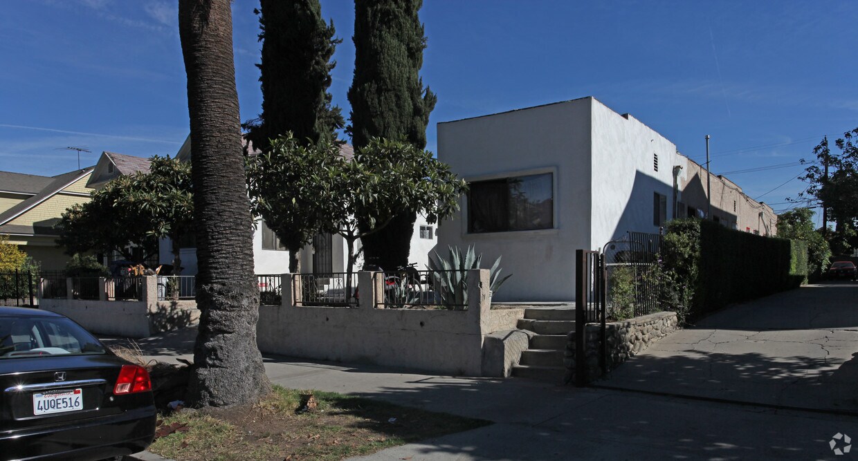 Primary Photo - 2216-2220 Griffin Ave