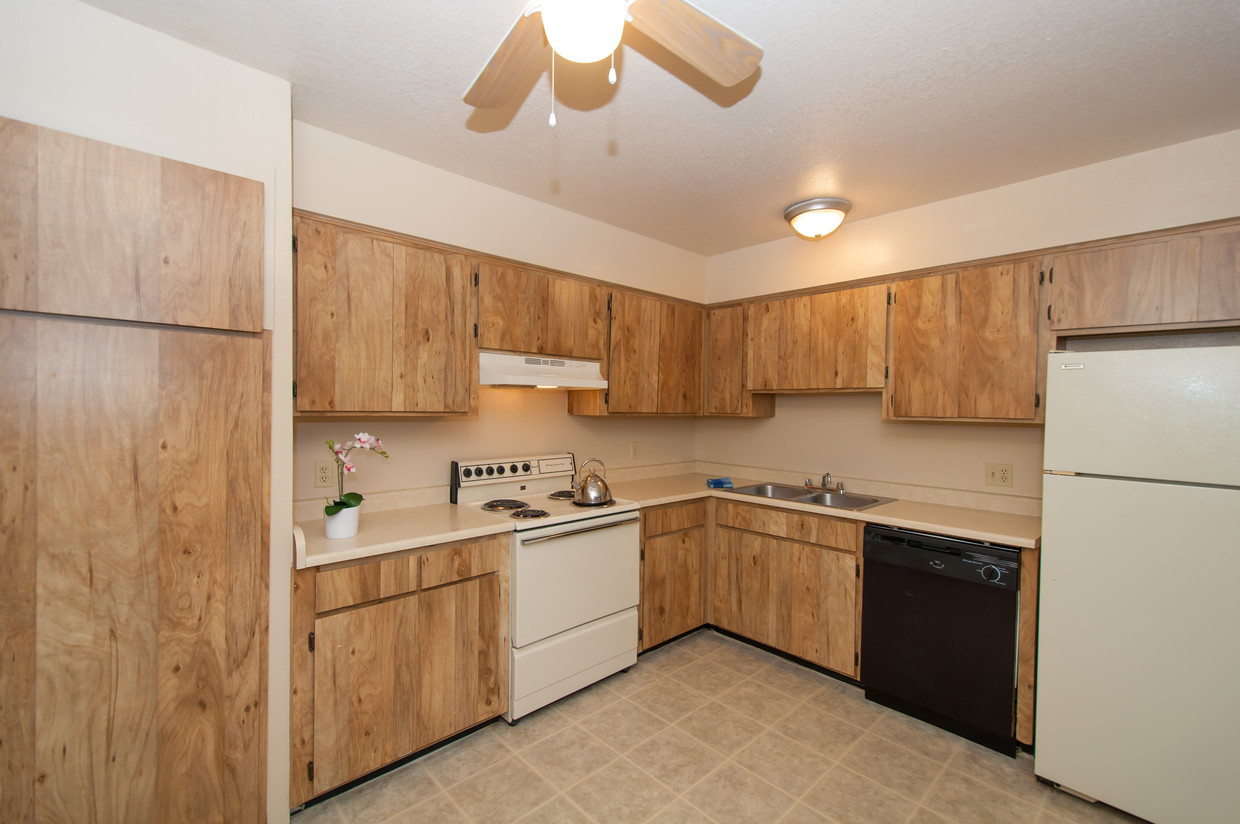 Foto principal - Acacia Gardens - 402 E. Limberlost Drive T...