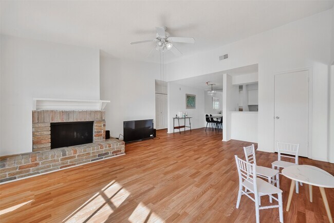 Foto del edificio - 10555 Turtlewood Ct