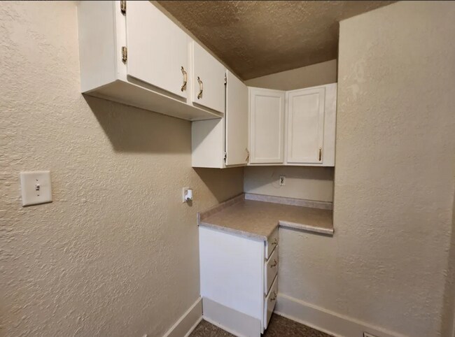 Foto del edificio - 1650 N Maple Ave