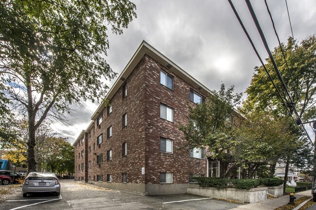 Building Photo - 84 Gardner St