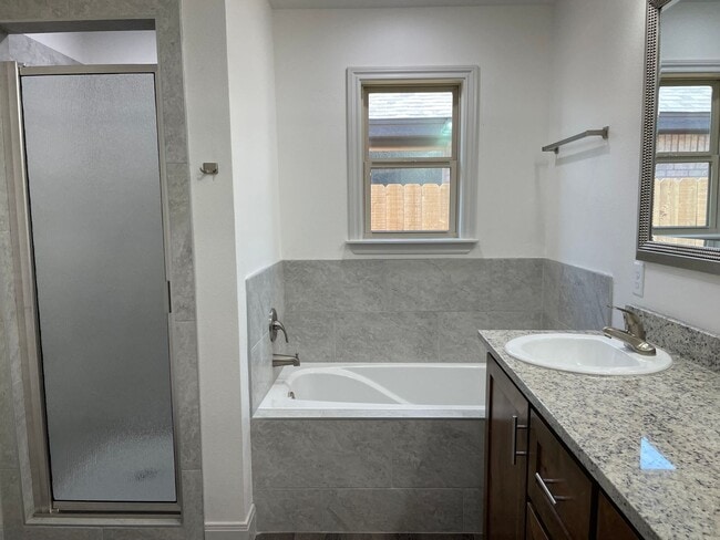 Building Photo - Beautiful newer Home!