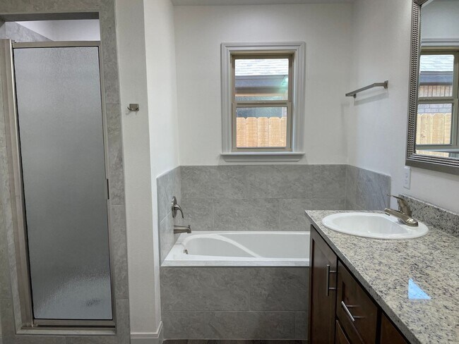 Foto del edificio - Beautiful newer Home!