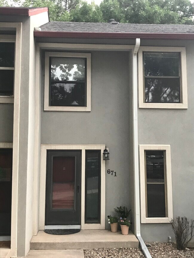 Front of Townhome - 671 Shooks Ln