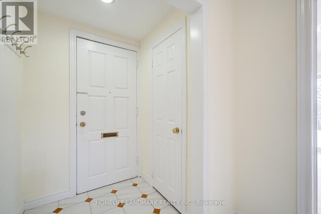 Building Photo - 880 Shaw St