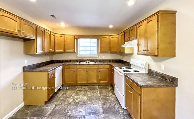 Foto del edificio - 181 Fox Crest Dr SW