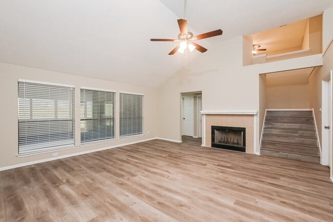 Foto del edificio - 14118 Double Pine Dr